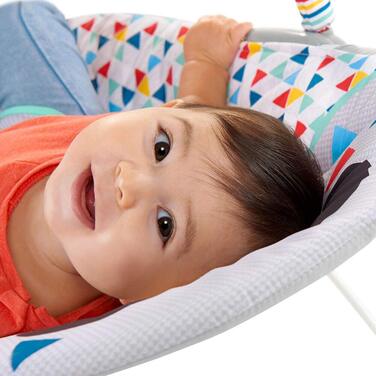 Яскраві старти, Disney Baby, Вінні-Пух-гойдалка з вібраціями, автоматичне вимкнення, мелодії, регулювання гучності, знімний підголівник та ігрова арка (Щасливі трикутники Міккі Мауса)