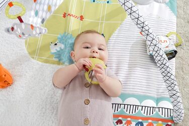 Чуттєва дитяча ігрова ковдра Fisher-Price HBB74-5, м'який ігровий килимок із сенсорними іграшками, шість знімних іграшок для активності, дитяче обладнання від народження зменшена упаковка