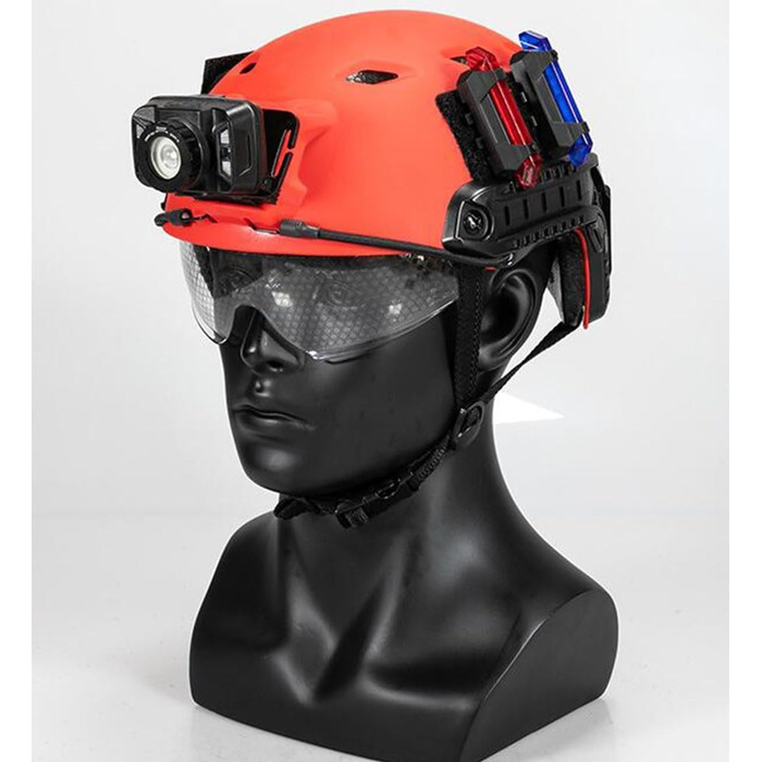 Тактичний рятувальний шолом червоного кольору із захисними окулярами та системою MOLLE, може використовуватися із сигнальними ліхтарями, прожекторами та високопродуктивними ліхтарями в тактичних іграх або рятувальних операціях.