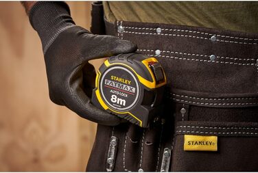 Рулетка Stanley FatMax PRO Autolock XTHT0-33501 (довжина 8 м, ширина полотна 32 мм, змінні гачки, броньоване лезо та захисне покриття з майлару, з фіксатором та поверненням, вкл. ремінну кліпсу) 8 м