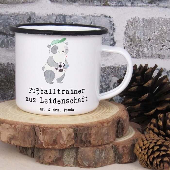 Дорожня кружка &quotМістер і місіс Панда&quot, &quotПристрасть футбольного тренера&quot - подарунок, кружка, приказка, металева кружка, футбольний матч, талісман, емальована кружка, кружка для чаю, кружка для вулиці, річниця