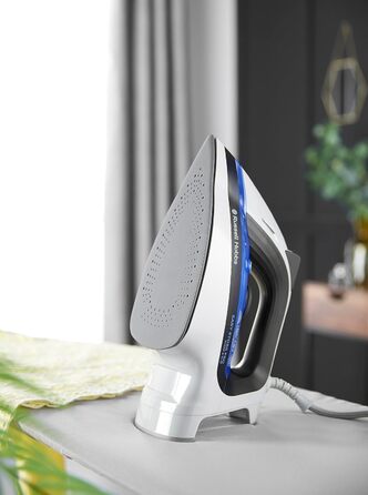 Парова праска Russell Hobbs компактна для зберігання кабелю Wrap & Clip (2400 Вт, 180 г додаткової пари, резервуар для води 320 мл
