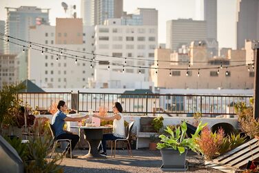 Набір з 4 рослинних горщиків XXL, 48 см, антрацит, великі пластикові квіткові горщики, вуличні горщики, стійкі до ультрафіолету, морозостійкі, зроблені в Німеччині, з дренажним блюдцем.