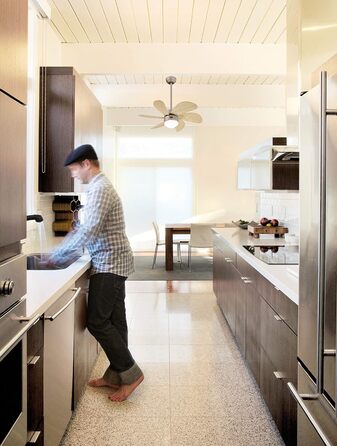 Стельовий вентилятор Westinghouse Lighting 76 см Turbo Swirl 78158 з одинарною лампою і шістьма лопатями, версія з титану з опалов