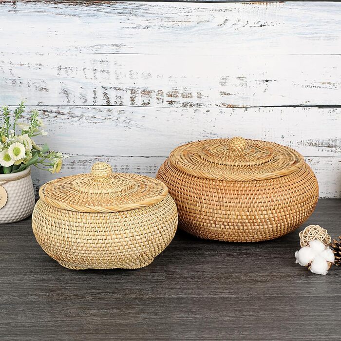 Плетена ротангова скринька для зберігання з кришкою, натуральний кошик для хліба, овочів, фруктів, продуктів, ключів, кабелів, пульта дистанційного керування, окулярів, як кошик для фруктів/перекусів, органайзер для столу, подарунковий, 28*28*16 см