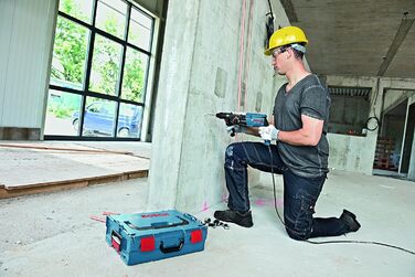 Перфоратор Bosch Professional GBH 2-28 F (у комплекті з додатковою ручкою, обмежувачем глибини 210 мм, машинним полотном, швидкоза