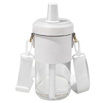 Чашка для пиття з плечовим ременем. Практична пляшка для води зі знімною трубочкою. Виготовлена з пластику. Для любителів напоїв. З плечовим ременем.