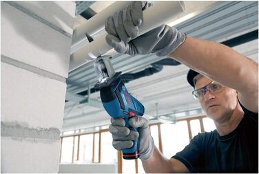 Акумуляторна зворотно-поступальна пила Bosch Professional 12V System GSA 12V-14 (глибина різання деревини/металевих профілів 65/50