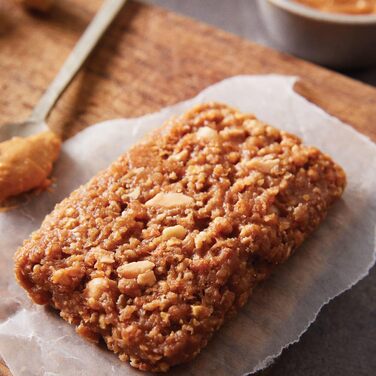 Енергетичні батончики Clif Bar Crunchy Peanut Butter, 12 батончиків / коробка Crunchy Peanut Butter 12 шт. (1 упаковка)