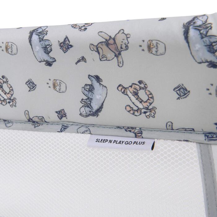 Дитяче ліжечко-транспортне Hauck Sleep N Play Go Plus з сумкою для перенесення, колесами, ігровою зоною, компактне та складне, дитяче ліжечко-транспортне для малюків від народження до 15 кг (Disney Pooh Exploring) Pooh Exploring Sleep N Play Go Plus Disne