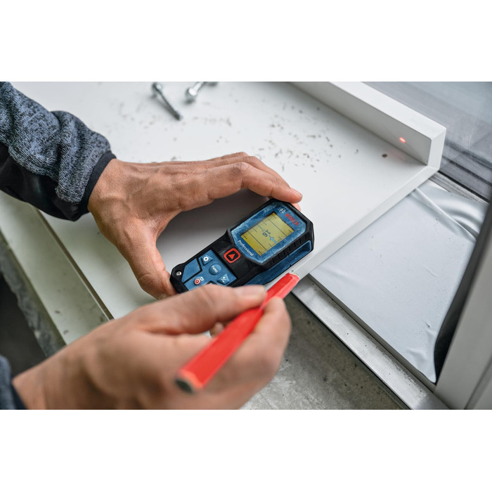 Лазерний далекомір Bosch Professional GLM 40-31 (IP 65, ударостійкий корпус, 7 режимів вимірювання, автообчислення довжини/площі/об'єму, яскравий кольоровий дисплей, сумісність з Li-Ion акумулятором)