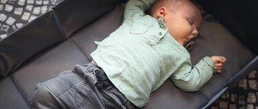 Складне дитяче ліжечко для подорожей з матрацом - надзвичайно легке, компактне, кишені з боків, 41 x 74 см (у зібраному вигляді) / 41 x 26 см (у складеному вигляді), 100 поліестер, чорний/сірий