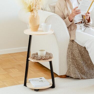 Круглий дерев&39яний журнальний столик ПЕРЕМОЖЕЦЬ ТЕСТУ з 3 полицями Край, що запобігає падінню, натуральний колір, декоративний столик та підставка для рослин для вітальні та спальні, високий столик поруч із диваном, ліжком та диваном