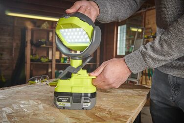 Акумуляторний LED-ліхтар RYOBI 18 V ONE RLCL18-0 (до 1000 лм, поворотна головка 360, без АКБ та зарядного пристрою)