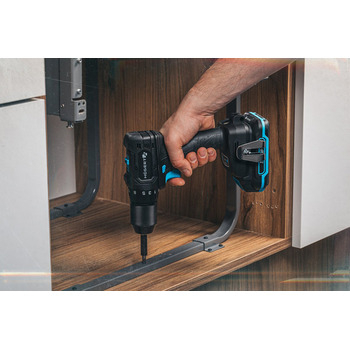 Набір Акумуляторний безщітковий дриль-шурупокрут 40 Нм + 2 акумулятора 2Аг + зарядний пристрій 4А + кейс HOEGERT 18 (HT2E265-B22DD)