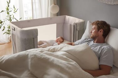 Дитяче ліжечко 3-в-1 для новонароджених, приліжкове ліжечко, яке трансформується в ліжко Монтессорі, до 4 років (22 кг), регульована висота, хороша циркуляція повітря, 4 колеса, включаючи матрац, світло-сірий колір, 2Me Forever