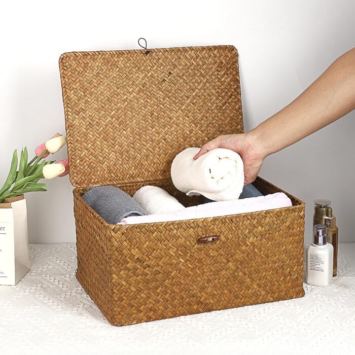 Кошик для зберігання морської трави IGNPION з кришкою, плетений настільний кошик з лози, прямокутний органайзер для зберігання у ванній кімнаті, декоративний кошик під полицею для вітальні, багатоцільовий кошик для зберігання (XL, 40x28x19 см, карамельний