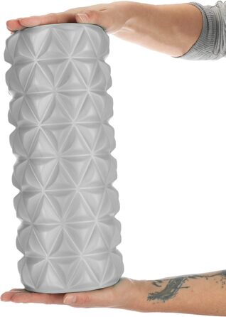 Ролер для йоги COM-FOUR, стимулюючий ролик для фасцій - сприяє кровообігу та розслабленню після роботи, фітнесу, йоги, тренувань та спорту (сірий)
