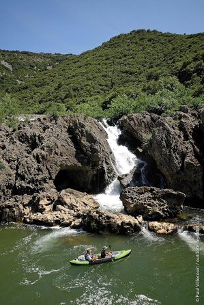 Надувний каяк Sevylor Yukon, канадське каное Надувний каяк Sevylor Yukon, двомісний складний каяк, включаючи сумку, манометр та плавник, 382 x 98 см