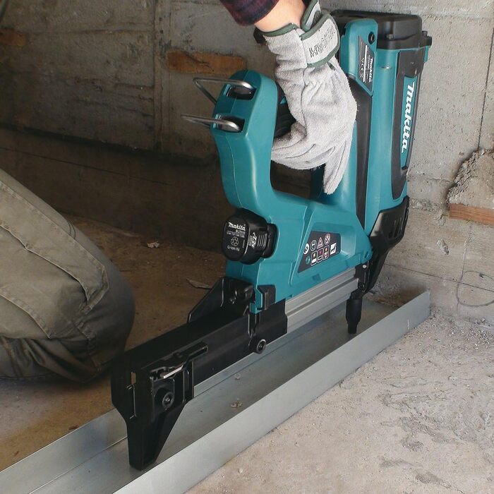 Газовий цвяхокол для бетону Makita GN420CLSE 7,2 В