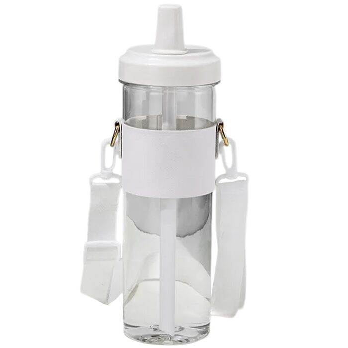 Чашка для пиття з плечовим ременем. Практична пляшка для води зі знімною трубочкою. Виготовлена з пластику. Для любителів напоїв. З плечовим ременем.