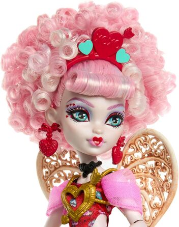 Лялька Monster High Scary Sweet Birthday, Купідон Астерія, у рожево-червоній святковій сукні з тематичними аксесуарами, такими як запрошення, повітряна кулька, подарунок тощо, JBG77 Рожевий/Червоний