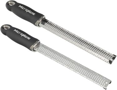 Кухонна терка Microplane Zester чорного кольору для цитрусових, твердого сиру, імбиру, шоколаду та мускатного горіха з тонким лезо