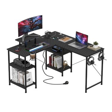 Ігровий стіл 210 x 50 см з розеткою та USB-портом, 3 варіанти встановлення, L-подібний ігровий стіл з полицею для монітора, ігровий стіл для ПК з карбоновою поверхнею