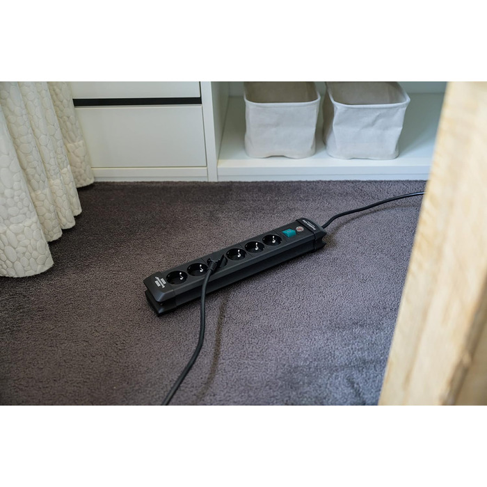 Розетка на 6 розеток (розетка на 6 розеток з вимикачем і кабелем 3 м - кут нахилу захисного контакту розеток 45, зроблено в Німечч