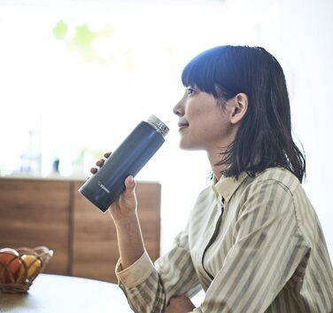 Вакуумована кружка з нержавіючої сталі, 590 мл, чорна 600 мл чорна, 60BA