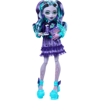 Набір ляльки Monster High Fearbook Twyla та аксесуарів з темою кіноклубу, студентською курткою, щорічником, настільною грою та печивом, HXW31 Лялька Twyla Журнал жахів