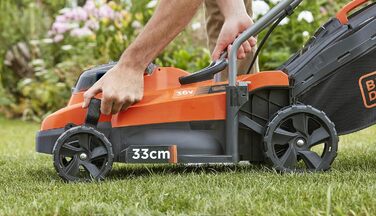 Акумуляторна газонокосарка BlackDecker BCMW3336L1 (36 В, 2,5 Ач, ширина зрізу 33 см, для газонів середнього розміру до 250 м, 5-позиційне регулювання висоти, в комплекті 1 акумулятор, зарядний пристрій, травозбірник на 35 л), помаранчевий/чорний