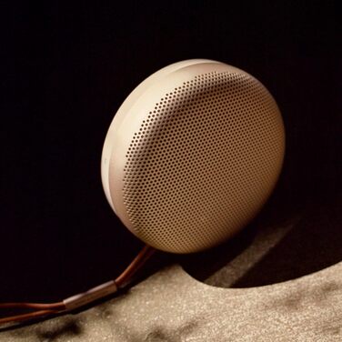 Бездротова портативна водонепроникна Bluetooth-колонка IP67 зі звуком на 360 градусів, голосовим помічником Alexa та спікерфоном,