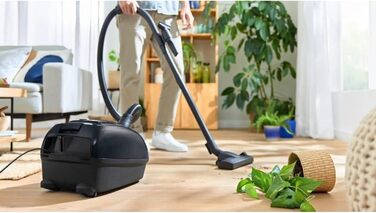 Пилосос із мішком Bosch Serie 4 BGL38BA2H, компактний та легкий, місткість 4 л, гігієнічний фільтр, радіус дії 10 м, чорний