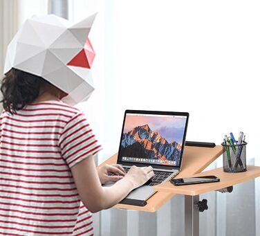 Приліжковий столик GIANTEX з колесами, регульований по висоті та нахилу стіл для догляду, стіл для ноутбука на колесах/столик для ноутбуків з 2 упорами, приліжковий столик для ліжок для догляду, з підставкою для миші, 64 x 45 x 71-93 см (натуральний)