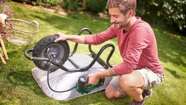 Електричний повітряний насос Bosch UniversalPump 18V (без акумулятора, 18 вольт, для автомобільних, мотоциклетних і велосипедних ш