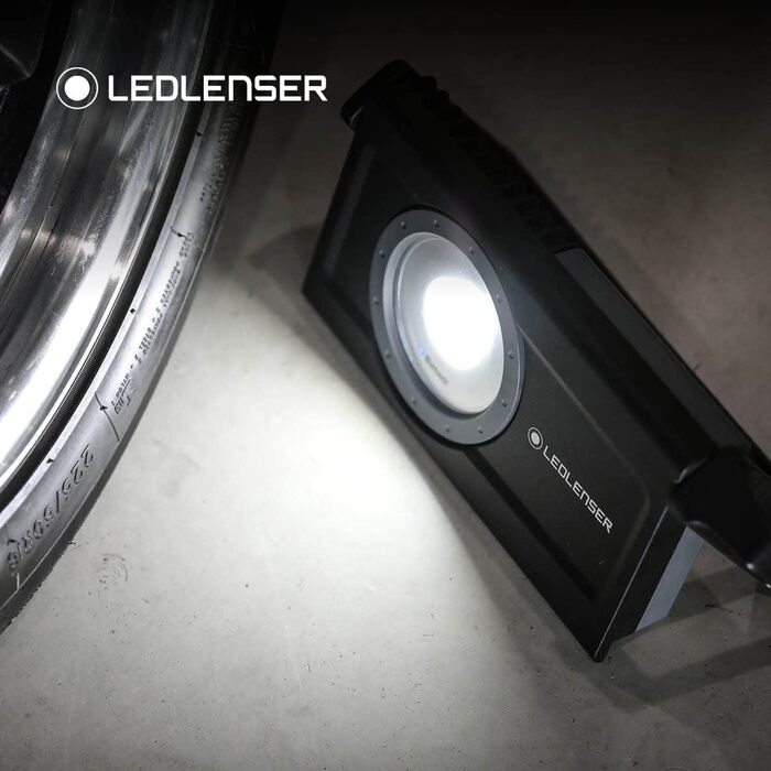 Музичний світлодіодний прожектор з Bluetooth чорний Ledlenser