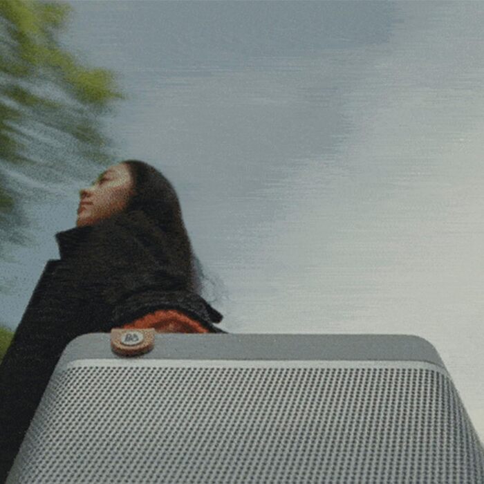 Потужна гучна бездротова портативна Bluetooth-колонка для дому зі звуком на 360 градусів та вбудованою зарядною станцією Qi - Grey