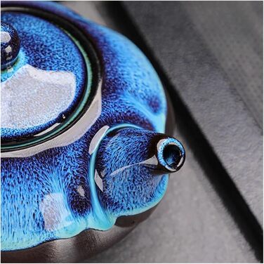 Набір керамічного чайника та чашок у класичному стилі