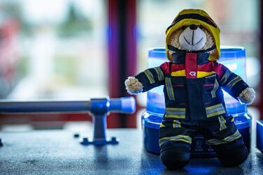 М'який плюшевий ведмедик Simba Rosenbauer Пожежник, 30 см, для малюків з перших місяців життя