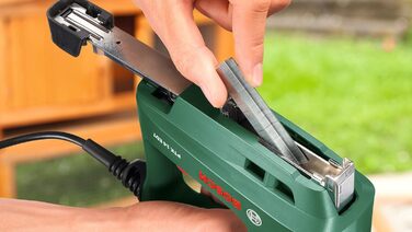 Акумуляторний степлер Bosch PTK 3.6 LI (вбудований акумулятор, 3.6 вольт, 30 ударів/хв, у металевому корпусі) та Professional 1609200326 1000 скоб, тип 11.4/6 мм