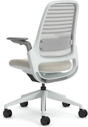 Ергономічне офісне крісло Steelcase серії 1 з поперековою опорою LiveBack та підлокітниками 4D, бежевого кольору, без підголівника