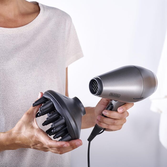 Фен для волосся з іонізацією BLACKDECKER BXHDA2400E, 2400 Вт, 2 швидкості, 3 температурні режими, холодний обдув, знімний фільтр