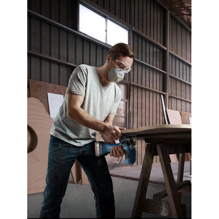 Акумуляторний лобзик Bosch Professional GST 185 LI (18 В, акумулятор 2 x 4,0 Ач, зарядний пристрій, 0-3 500 ходів/хв, глибина різа