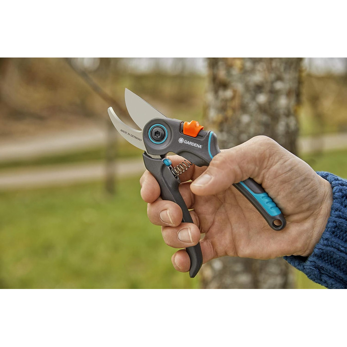 Садові ножиці Gardena ExpertCut Прецизійні ножиці для дерев, обхідний обріз гілок/гілок/фруктових дерев, максимальний діаметр різання 22 мм, 2-рівневе відкриття ручки (12203-20) Одинарні