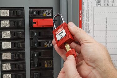 Замок блокувальний Brady SafeKey (NYL-RED-38ST-KD) нейлоновий з сталевою дужкою 38 мм, червоний, індивідуальний ключ -