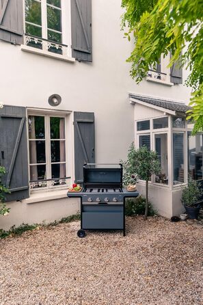Газовий гриль Campingaz 4 Series Select L Grillset з додатковою решіткою, чохлом та набором аксесуарів, 4 сталеві пальники, термометр на кришці, система InstaClean, потужність 12 кВт
