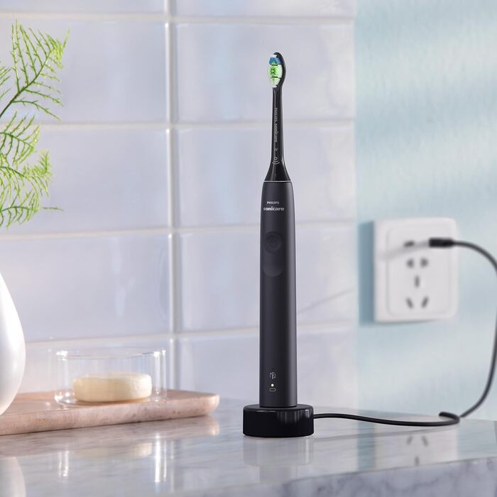 Електрична звукова зубна щітка для дорослих з 1 насадкою Philips W2 Optimal White, чорного кольору, у стильному дорожньому футлярі та USB-зарядним пристроєм (модель HX3683/54), 4100