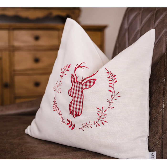 Бежева соснова подушка з вишивкою оленя, розмір 40х40 см, наповнена сосновою стружкою зі швейцарської сосни (червоного кольору)