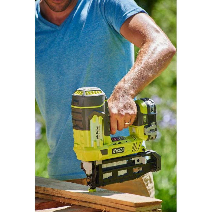 Акумуляторний цвяходер Ryobi R18N16G-0 (без акумулятора, зі світлодіодним підсвічуванням, затискачем для ременя, одноразовим і без